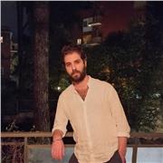 Studente di pianoforte classico con trascorsi di chitarra jazz, impartisco lezioni per entrambi gli strumenti