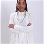 Maestra de lengua española imparte clases a todas las edades