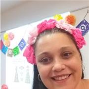 Professora Dinâmina, pontual, criativa e lúdica. Amo o qe faz e ensina com amor