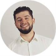 Designer graphique freelance intervenant également en tant que formateur en design durant son temps libre.