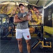 Entrenador personal enfocado en la pérdida de peso y ganacia de masa muscular