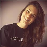 Laureata in Ambientazione di interni, disponibile per materie di disegno, di interior design, pittura e materie affini. Disponibile anche per organizzare corsi di gruppo