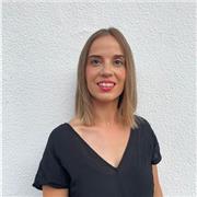 Maestra titulada de primaria con años de experiencia en academia de apoyo escolar, con formación específica