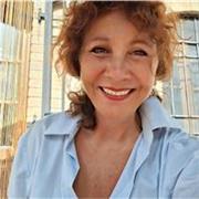 Insegno la tecnica vocale più raffinata e corretta per il bel canto. Lavoro anche con docenti che vogliono usare bene la voce