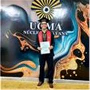 Profesional graduado en licenciaturas especializadas en leyes, com buen manejo de oratoria, análisis de texto y redacción de este.