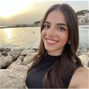 Estudiante con certificado oficial de inglés nivel B2, clases online de refuerzo y apoyo en inglés para alumnos de primaria