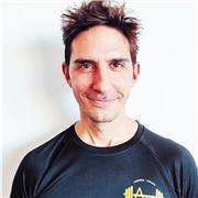 ! Soy Andrés. Soy Lic. en Actividad Física y Deportiva (CAFYD). Diplomado de Honor de la Fac. de Medicina. Me he especializado como entrenador personal, recuperador de lesiones deportivas y como docente universitario de biomecánica