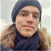Ciao! Sono Andrea, l’inglese è la mia seconda madrelingua. Per un periodo di tempo ho lavorato come traduttore dei testi, libri e fumetti