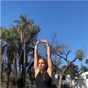 Hola! Soy Ailu, Prof. de yoga certificada. Doy clases online y presencial. Mis prácticas son siempre diferentes y creativas