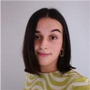 Soy Ainhoa. Me gradué hace 2 años en la modalidad de Humanidades en el instituto Miguel de Unamuno. Siempre se me ha dado bien el inglés