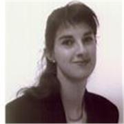 Diplômée d’un DESS Négociation Trilingue en Commerce International, 
