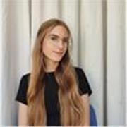 Profesora joven, estudiante de Filología Clásica, disponible para clases de Lengua Castellana de todos los niveles hasta Bachiller