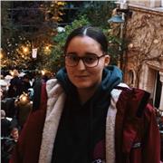 Estudiante universitaria que da clases de refuerzo de la ESO y primaria