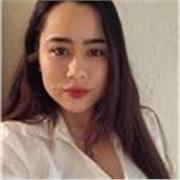 Me defino como una persona paciente, amable y muy creativa al enseñar mientras se entretienen con las clases