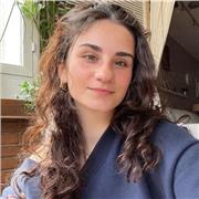 Profesora de biología e inglés enfocada en niveles desde infantil hasta bachillerato.