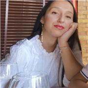 Offro lezioni private di letteratura italiana, storia ma disponibile anche per aiuto compiti per bambini più piccoli. Sono laureata in Filologia moderna presso l'università la Sapienza