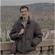 Soy profesor asociado en la Universitat de Barcelona, donde imparto asignaturas en el grado de Estudios Ingleses.
