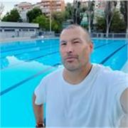 Profesor titulado por la Federación Española de Natación. Todas las edades. Niveles bajo medio alto