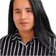 Docente de inglés imparte clases a niños y jovenes