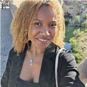 Professeure particulier de FLE passionnée donne des cours de niveaux variés, aux étudiants de tous âges