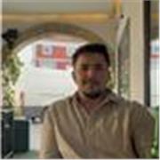 Soy un estudiante de universidad, estudio administración de empresas 