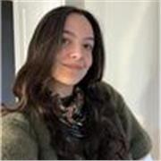 Je suis à l’écoute de vos besoins, la communication est la clé.
Je peux enseigner l’anglais/ le français (je prépare le Cambridge niveau C1)