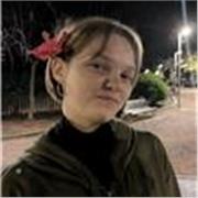 Profesora de inglés para los niños de primaria 
