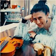 Profesora de violín da clases online o presenciales