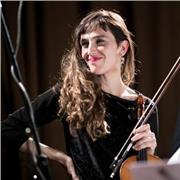 Graduada de la Licenciatura en Musica de Cámara y Sinfónica de la Universidad Nacional de Lanús, teniendo una amplia formación en