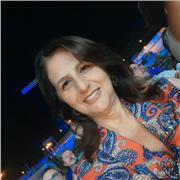 Docente di matematica e scienze impartisce lezioni di matematica per studenti di scuola media e superiore dei primi due anni