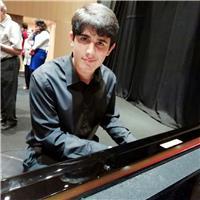 Soy graduado en profesional del conservatorio Mestre Tàrrega, ofrezco clases de piano para niveles elemental y profesional.