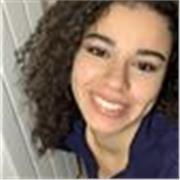 Sono una ragazza araba di 21 anni diplomata in Scienze umane
