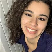 Sono una ragazza araba di 21 anni diplomata in Scienze umane