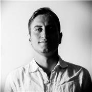 Insegnante di HTML/CSS, esperto in web design e programmazione, offre lezioni pratiche per studenti e professionisti.