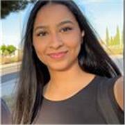 Estudiante universitaria con título de Bachillerato Cientifico Tecnologico