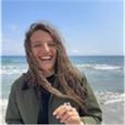 Laureata in lingue, offro lezioni di inglese, tedesco e spagnolo a coloro che desiderano migliorare il proprio metodo di studio 