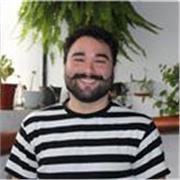 Me defino como una persona muy resolutiva y sobre todo paciente. Me gustaría dar clase a quien esté dispuesto a ser enseñado