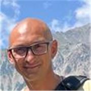 Formatore impartisce lezioni di programmazione di macchine a controllo numerico G-code (Tornio e Fresa)