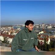 Estudiante de tercer año de Filología Inglesa, nivel C1 acreditado, Erasmus en Cracovia, amplio conocimiento del modelo Cambridge.