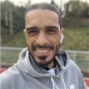 Coach sportif avec plus de 15 années d’expérience et plusieurs diplômes en sciences du sport