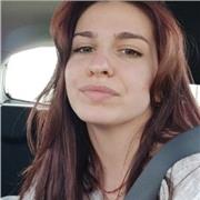 Studentessa universitaria per aiuto compiti o ripetizioni di inglese, italiano, filosofia e storia