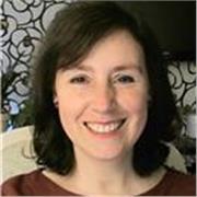 Profesora de inglés bilingüe, formadora acreditada por Lanbide y anterior profesora universitaria en Irlanda, imparte clases online y presencial de inglés, español para extranjeros y euskera