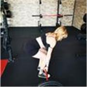 Istruttrice fitness e bodybuilding specializzata inoltre nell'allenamento al femminile e nel dimagrimento