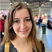 Laureata in Mediazione linguistica. Sono disponibile per aiuto compiti e ripetizioni in lingua inglese