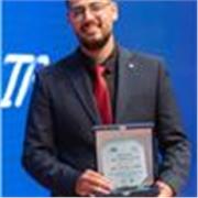 انا اريد العمل كمترجم لغة عربية فصحى لمهارتي فيها و لأنها لغتي الام