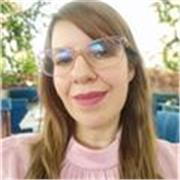 Maestra en Diseño Editorial, conocimientos de composición y edición, experta en InDesign