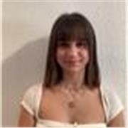 Estudiante de Lenguas Modernas con título de bachiller humanístico.
