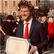 Anche io sono dunque uno studente. Anche io durante il mio percorso scolastico ho dovuto ricorrere a lezioni private per colmare delle lacune. So che significa essere da entrambi i lati della cattedra e non dimentico cosa a me annoiava e cosa invece mi da