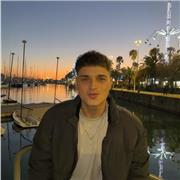 Actual estudiante de inglés nivel superior, apasionado de las matemáticas y de la enseñanza.