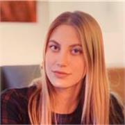 Insegnante di storia dell'arte con laurea in Comunicazione e Didattica dell'arte offre lezioni private. 